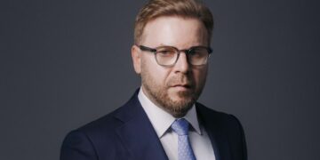 Interviu cu av. Mihail Udroiu: „Cel mai periculos judecător sau avocat nu este cel care greșește, ci cel care știe legea și o aplică greșit”. Despre limitele justiției și umanitatea din spatele dosarelor penale