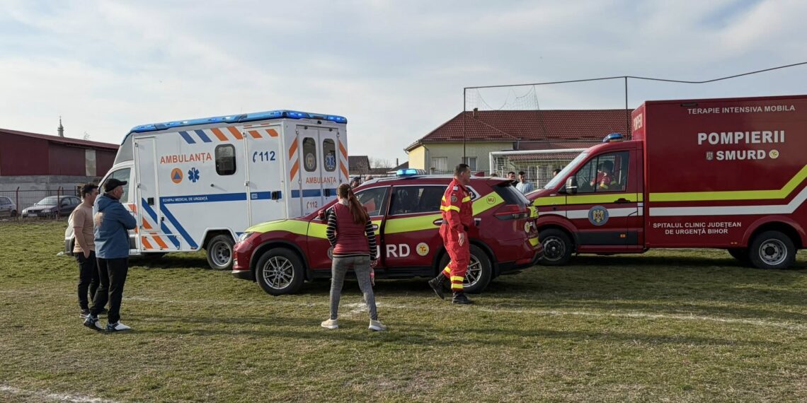Un jucător al echipei Voința Cheresig a rămas inconștient pe gazon. Trei ambulanțe au venit la stadion