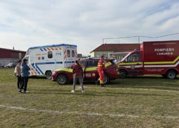 Un jucător al echipei Voința Cheresig a rămas inconștient pe gazon. Trei ambulanțe au venit la stadion