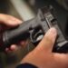„Mâine vin cu pistolul și te împușc!” — o ceartă într-un local degenerată în amenințări la adresa unui polițist și finalizată cu ani de închisoare