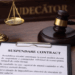 Suspendarea contractului individual de muncă. Anularea deciziei de suspendare pentru vicii de formă în contextul existenței unei imposibilități obiective anterioare de executare a obligațiilor de către salariat. Restabilirea situației anterioare – existența și întinderea dreptului la despăgubiri | Practică neunitară