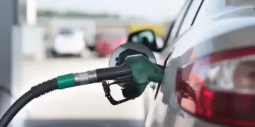 Guvernul pune frână prețurilor la pompă: stare de criză, profituri plafonate și exporturi blocate