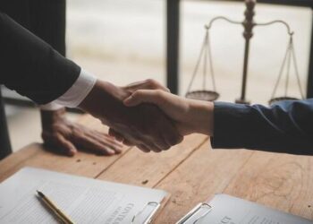 Confidențialitatea avocat–client începe din momentul consultării, decide Curtea de Casație a Franței