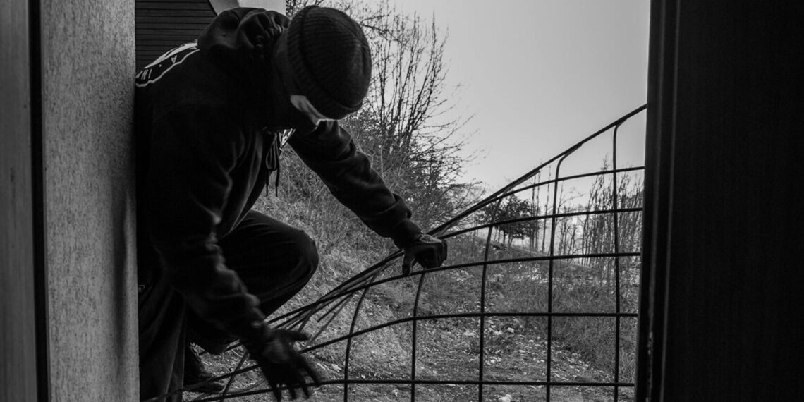 A revenit pentru a doua lovitură: minor prins după furturi repetate din aceeași casă. Verdict pronunțat de Judecătoria Salonta