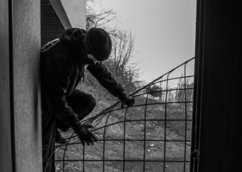 A revenit pentru a doua lovitură: minor prins după furturi repetate din aceeași casă. Verdict pronunțat de Judecătoria Salonta