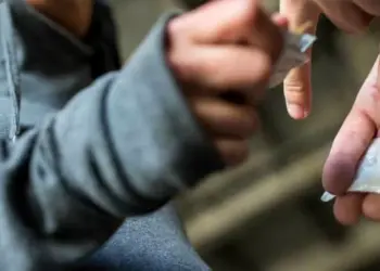 Noi decizii în dosarul „Droguri pentru licee” din Oradea: șase inculpați rămân după gratii