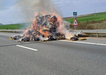 Incendiu pe autostrada A10: circulație oprită pe sensul Turda – Sebeș