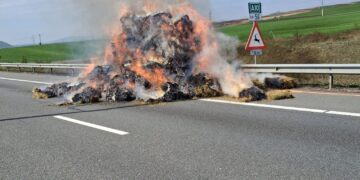 Incendiu pe autostrada A10: circulație oprită pe sensul Turda – Sebeș