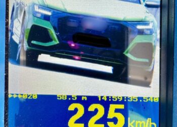 225 km/h pe drumurile din Bihor. Tânăr prins „zburând” cu viteză extremă în afara Oradei