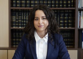 INTERVIU cu av. JASMINA MUCHA: cum arată începutul unei cariere în avocatură pentru o absolventă Șefă de promoție