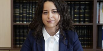 INTERVIU cu av. JASMINA MUCHA: cum arată începutul unei cariere în avocatură pentru o absolventă Șefă de promoție