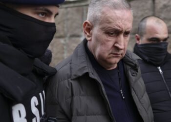 Șpagă, atestate și bani ascunși în cutii de pantofi: judecătorii mențin arestul în cazul șefului ARR