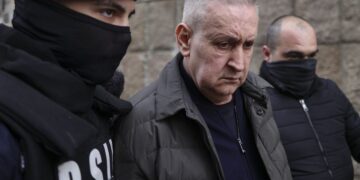 Șpagă, atestate și bani ascunși în cutii de pantofi: judecătorii mențin arestul în cazul șefului ARR