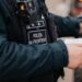 Polițistul de frontieră acuzat că le cerea mită șoferilor străini și îi ducea la bancomat rămâne în arest