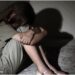 Tatăl acuzat că și-a abuzat de trei ori fiica, o minoră cu dizabilități de auz și vorbire, rămâne după gratii