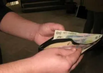 Minor condamnat la Oradea după ce a furat bani dintr-un bar și o sală de jocuri de noroc: ce pedeapsă au stabilit judecătorii