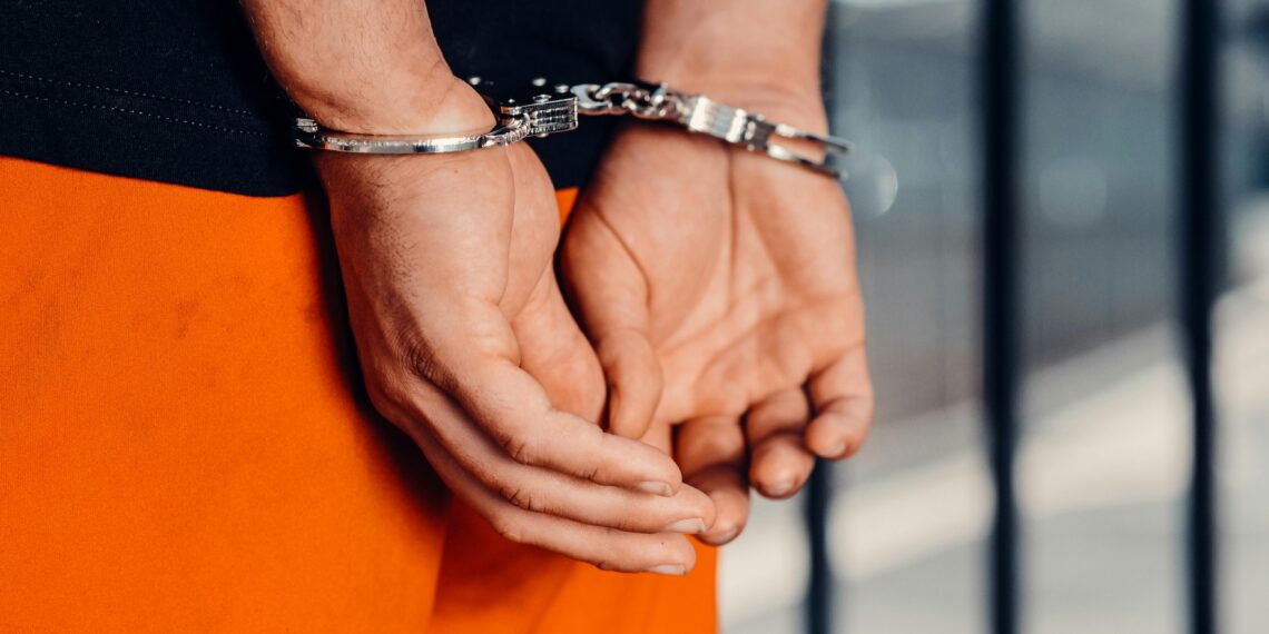 Mandate puse în aplicare în Bihor: trei bărbați din Oradea, încarcerați