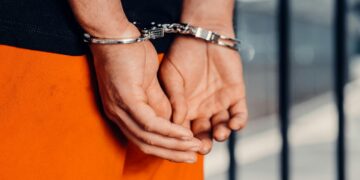 Mandate puse în aplicare în Bihor: trei bărbați din Oradea, încarcerați