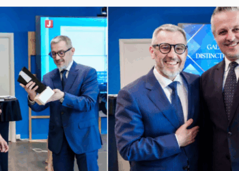 Prof. univ. dr. av. Traian Briciu, primind premiul de la decanul Baroului Ilfov, av. Rodica Cherciu; alături de av. Alin Moruțan, decanul Baroului Bistrița-Năsăud. Sursa foto: Facebook Alin Moruțan
