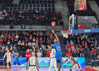 Steaua lui Mandache a reușit din nou și a câștigat în Oradea Arena!