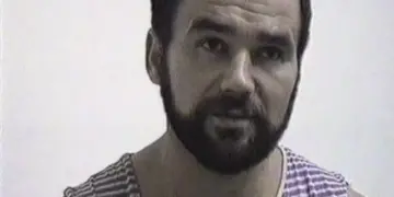 A ucis cu sălbăticie patru oameni, a lăsat în urmă o listă cu 17 viitoare victime și a cerut înlocuirea detențiunii pe viață, dar cererea i-a fost respinsă