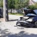 Impact violent între două autoturisme, o femeie a fost descarcerată în urmă cu puțin timp