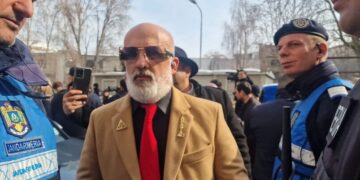 Avocat trimis în judecată pentru violarea sediului profesional după un episod tensionat la Fisc: ar fi pătruns fără drept într-un birou de conducere și ar fi refuzat să plece