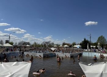 Momente dramatice la Tășnad. Un turist și-a pierdut viața după ce i s-a făcut rău în bazin