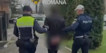 Fostul director al școlii din Aușeu reținut după percheziții și acuzații de abuz asupra elevilor: atingeri nepotrivite și mesaje trimise noaptea