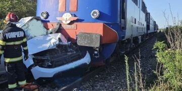 Tragedie la Episcopia Bihor: doi oameni au murit după ce mașina lor a fost lovită de tren