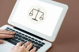 Avocatura clandestină se mută online: strategia UNBR împotriva consultanței juridice oferite fără drept