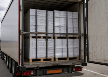 Transport uriaș de țigări ilegale, descoperit pe autostradă. Prejudiciu de peste 5 milioane de lei