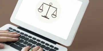 Cine răspunde când o platformă îți dă „sfaturi juridice”? UNBR cere reguli clare de transparență