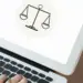 Cine răspunde când o platformă îți dă „sfaturi juridice”? UNBR cere reguli clare de transparență