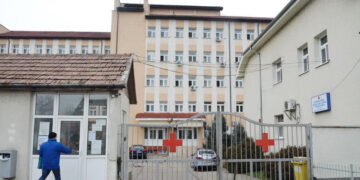 Umilită în secția ATI, despăgubită în instanță: asistentă de la Maternitatea Oradea primește daune morale după injuriile unui medic