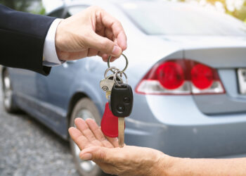 Verdict cu ecou pe piața mașinilor electrice: contract de leasing anulat după disputa privind autonomia reală a autoturismului