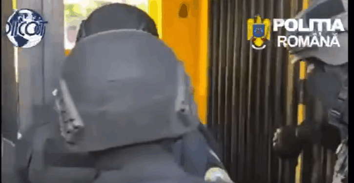 VIDEO. DIICOT destructurează o grupare suspectată că a exploatat sute de persoane cu dizabilități. Prejudiciul depășește 13 milioane de lei