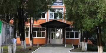 Răsturnare de situație în cazul de la Aleșd: bărbatul acuzat că a vrut să răpească de la școală fiul unui polițist nu mai rămâne în arest preventiv