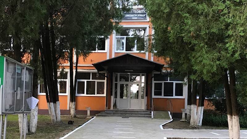 Răsturnare de situație în cazul de la Aleșd: bărbatul acuzat că a vrut să răpească de la școală fiul unui polițist nu mai rămâne în arest preventiv