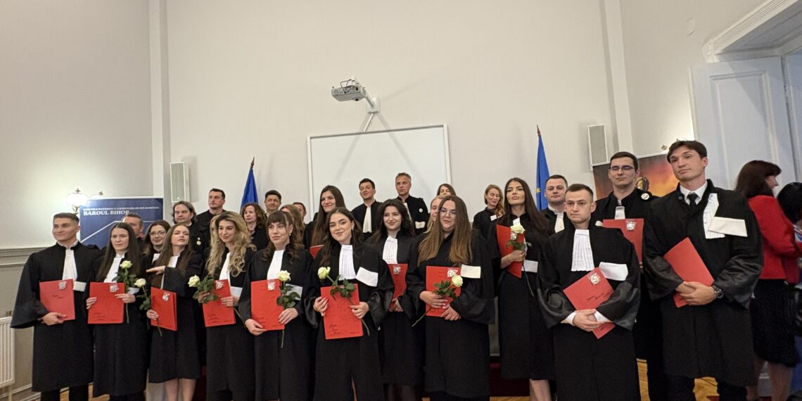 Cu emoție și demnitate, 20 de tineri avocați au rostit la Baroul Bihor jurământul care le deschide drumul în profesie