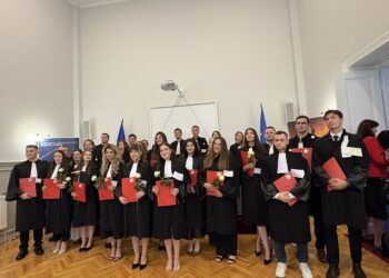 Cu emoție și demnitate, 20 de tineri avocați au rostit la Baroul Bihor jurământul care le deschide drumul în profesie
