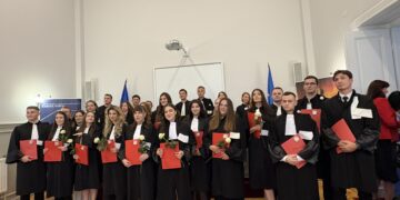 Cu emoție și demnitate, 20 de tineri avocați au rostit la Baroul Bihor jurământul care le deschide drumul în profesie