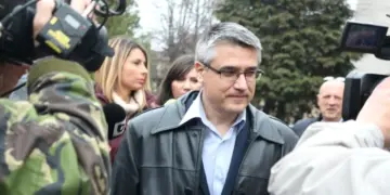 Fost procuror achitat despăgubit după imaginea în cătușe: statul, obligat să plătească pentru tratament degradant și eliberare întârziată