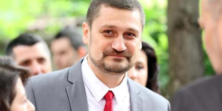 Descinderi la un avocat suspectat că ar fi distribuit mesaje fasciste și legionare pe rețelele sociale