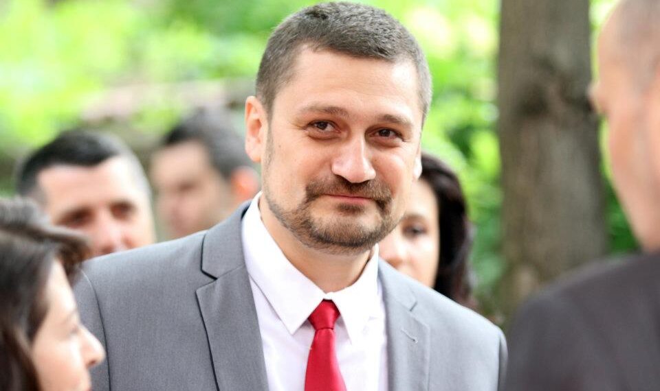 Descinderi la un avocat suspectat că ar fi distribuit mesaje fasciste și legionare pe rețelele sociale