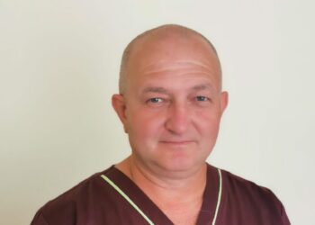 INTERVIU cu dr. Szasz Florin: „Nașterea nu este doar un act medical, este un moment care rămâne în memoria unei familii pentru totdeauna” – despre miracolul nașterii, limitele medicinei și omul din spatele halatului alb