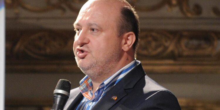 Judecătorii care au condamnat un fost ministru la închisoare cu executare, trimiși în judecată disciplinară din cauza motivării hotărârii