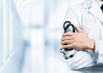 ÎCCJ trasează linia între „disponibil la domiciliu” și „la muncă în spital”: cum se plătesc gărzile medicilor chemați de acasă