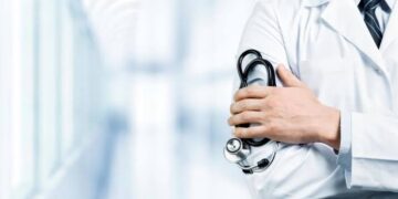 ÎCCJ trasează linia între „disponibil la domiciliu” și „la muncă în spital”: cum se plătesc gărzile medicilor chemați de acasă