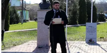Arest menținut pentru un fost profesor acuzat că ar fi accesat și deținut zeci de mii de materiale pornografice cu minori